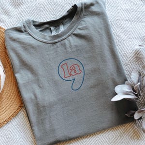 Embroidered Comma La Shirt, Kamala Harris T Shirt, Kamala Harris For President, Madam President, Comma-La Pullover, Democratic Party