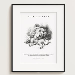 Op de afbeelding: Zwart-witte illustratie van een leeuw en een lam die samen slapen. De quote "De leeuw zal met het lam liggen, de luipaard zal met de geit liggen, het kalf en de leeuw en de jonge samen, en een klein kind zal hen leiden." Jesaja 11:6 (Leeuw en Lam) staat onder de afbeelding.