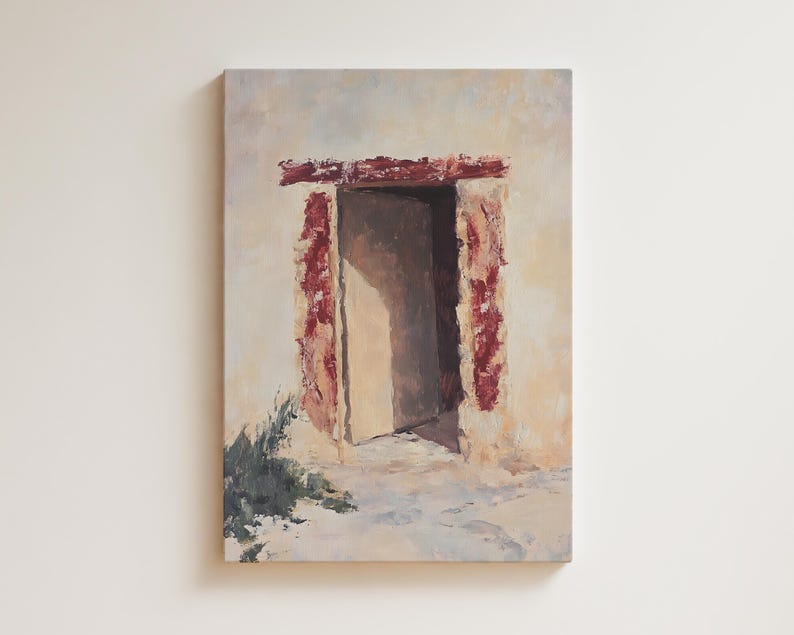 Pode incluir: Uma pintura de uma porta com uma moldura vermelha, situada contra uma parede branca. A porta est&aacute; aberta, revelando um vislumbre de um interior iluminado. Um pequeno arbusto cresce em primeiro plano.