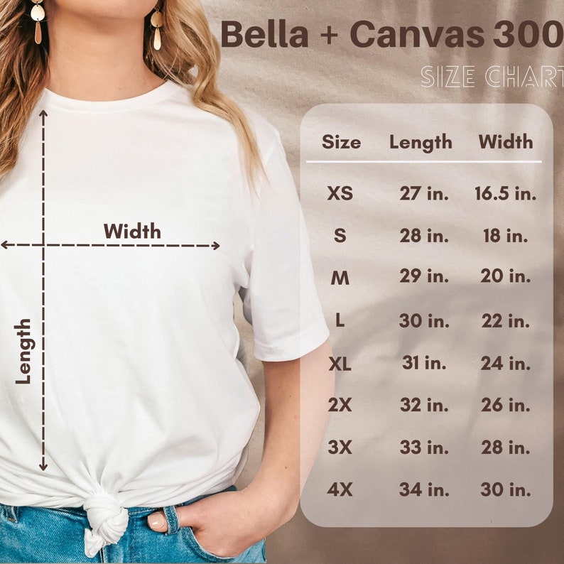 Pu&ograve; includere: Tabella delle taglie per le t-shirt Bella + Canvas 300, che mostra le misure in pollici per le taglie XS, S, M, L, XL, 2X, 3X e 4X. La tabella mostra le misure di lunghezza e larghezza.