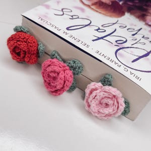 Handmade crochet bookmark - Gift for Saint George's Day or Book Day, perfect for readers. Bookmark