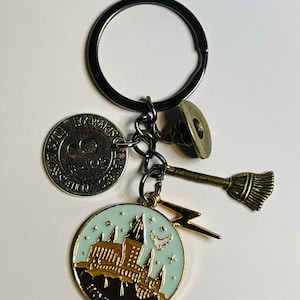 Hogwarts wizard keychain