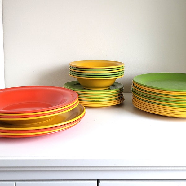 Vintage Duraware Dishes, Melamine Plates, Melamine Bowls. 1960s, Melmac Plates, Melmac bowls, Made in Canada