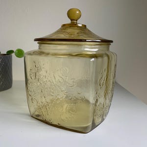Vintage Federal Amber Glass Cookie Jar with Lid, Madrid Pattern, Depression Glass Canister, 1930s Glass Canister imagem 5