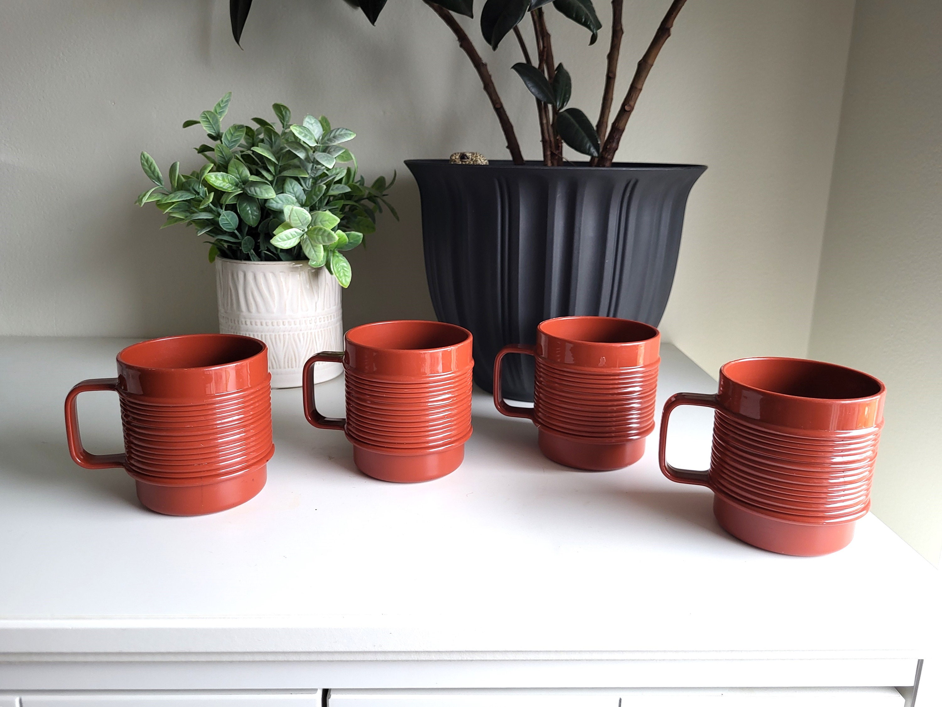 Vintage Rubbermaid Melamine Mugs #3819, Stackable Coffee Cups, Burnt Orange  Rubbermaid Mugs, Camping Mugs, Retro Cottage Mugs