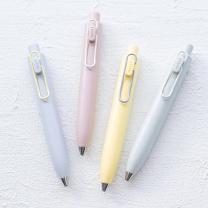 Uni-ball ONE P Marriage Color Limited Edition - Süßer & geschmeidiger Schreibstift - Limitierte Farben, Geschenk für Mama, Geschenk für Papa, Geschenk für Großmutter
