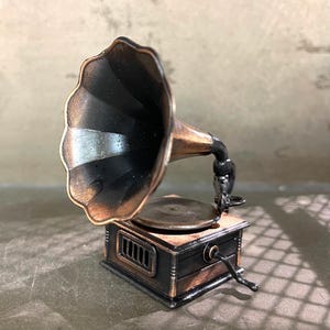 Antique Pencil Sharpener  – Vintage Carriage & Gramophone Design – Desk Decor Gift
