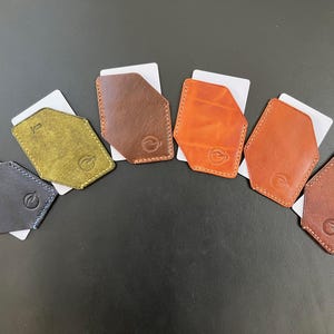 Explorer lederen kaarthouder - handgemaakt minimalistisch ontwerp.