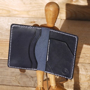 Officiersportemonnee: minimalistische leren pasjesportemonnee. Marineblauw.