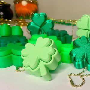 3D Printed Shamrock Fidget Clicker: St. Patrick&#39;s Day Keychain