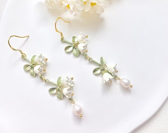 Boucles d'oreilles muguet Boucles d'oreilles en perles d'eau douce Boucles d'oreilles cottagecore Boucles d'oreilles de mariée en argent sterling Boucles d'oreilles pendantes et pendantes demoiselle d'honneur