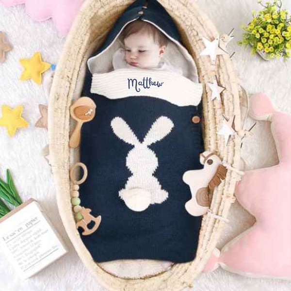 Sac de couchage personnalisé lapin nouveau-né pour bébé, nid d'ange pour poussette, pompon en peluche sur la queue, édredon anti-coups de pied pour enfant, sac de couchage d'extérieur