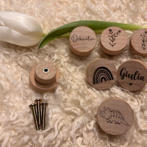 Personalisierte Möbelknöpfe aus Holz, 35 mm Durchmesser, individuell graviert, Schrank- und Kommodenknöpfe, Geschenkidee für Kinderzimmer
