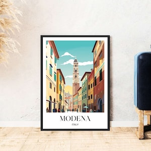 Op de afbeelding: Een kleurrijke illustratie van een straatbeeld in Modena, Italië. De afbeelding toont een hoge klokkentoren en gebouwen met kleurrijke gevels. De tekst "MODENA" en "ITALIË" wordt onderaan de afbeelding weergegeven.