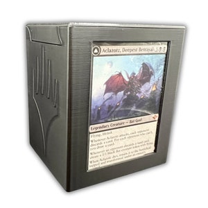 La Cámara de Mando: Caja de Mazo de Comandante impresa en 3D con tapa magnética y ventana de visualización