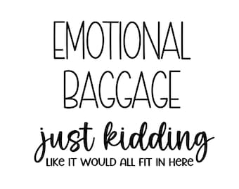 Op de afbeelding: Zwart-witte tekstafbeelding die "Emotional baggage just kidding like it would all fit in here." luidt.