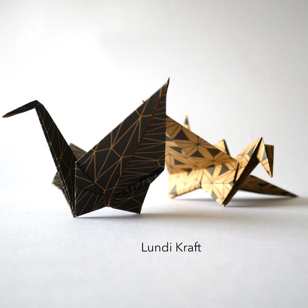 2 Origamis de grue en papier, une traditionnelle, l'autre qui bat des ailes, pour un anniversaire, une fête, un mariage, pour le plaisir