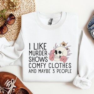 I Like Murder Shows Comfy Clothes And Maybe Like 3 People Sweatshirt, Funny Halloween Shirt, True Crime Shirt, Crime Show Sweatshirt, Gift afbeelding 5