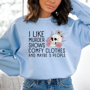 I Like Murder Shows Comfy Clothes And Maybe Like 3 People Sweatshirt, Funny Halloween Shirt, True Crime Shirt, Crime Show Sweatshirt, Gift afbeelding 7