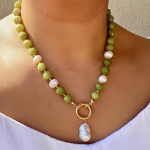 Grüne Jade & Barockperlen Kette: Handgemachter Edelstein Schmuck