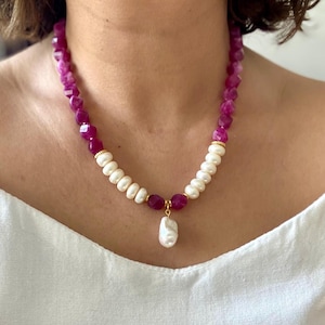Rosa Perlen Halskette, Elegante Edelstein und Perlen Halskette, Fuchsia Achat Kette, Große Barock Perle, Statement Perlen Schmuck für Frauen