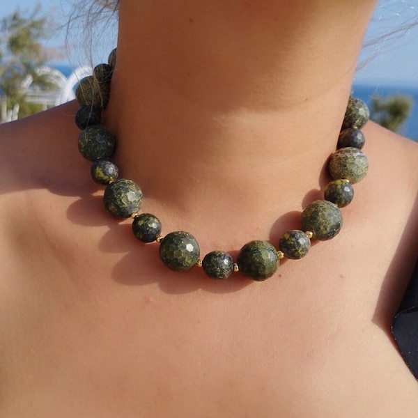 Big Bold Gemstone Necklace,Beaded Choker for Women,Boho Green Necklace, Khaki Natural Stone Chunky Handmade Jewelry,Trendy Accessories