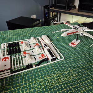 Star Wars X-Wing Model Kit – DIY Card Sprue Kit | Pre-Coloured Build-Your-Own Rebel Starfighter