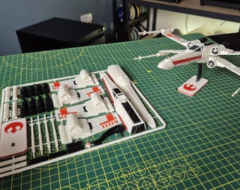 Star Wars X-Wing-modelkit – doe-het-zelf-kaartaanspuitkit | Voorgekleurde, zelf te bouwen Rebel Starfighter
