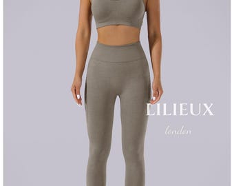 Seamless Activewear Set – Racerback Bra, High-Waisted Leggings