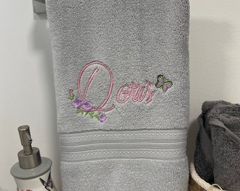 Personalized bath towel, embroidered towel, monogrammed bath towel, bathroom decor, towel with name, personalized gift