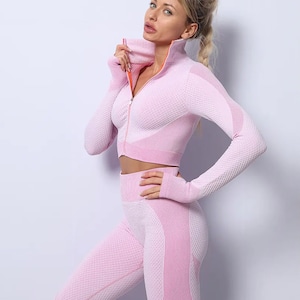 Women&#39;s 2 Piece Light Pink Tracksuit Workout Set - Crop Top & High Waist Leggings