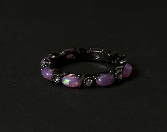 Bague opale de feu violette | Bague opale violette | Petite bague ovale avec pierre incrustée | Bague minimaliste pour femme | Bijoux de tous les jours