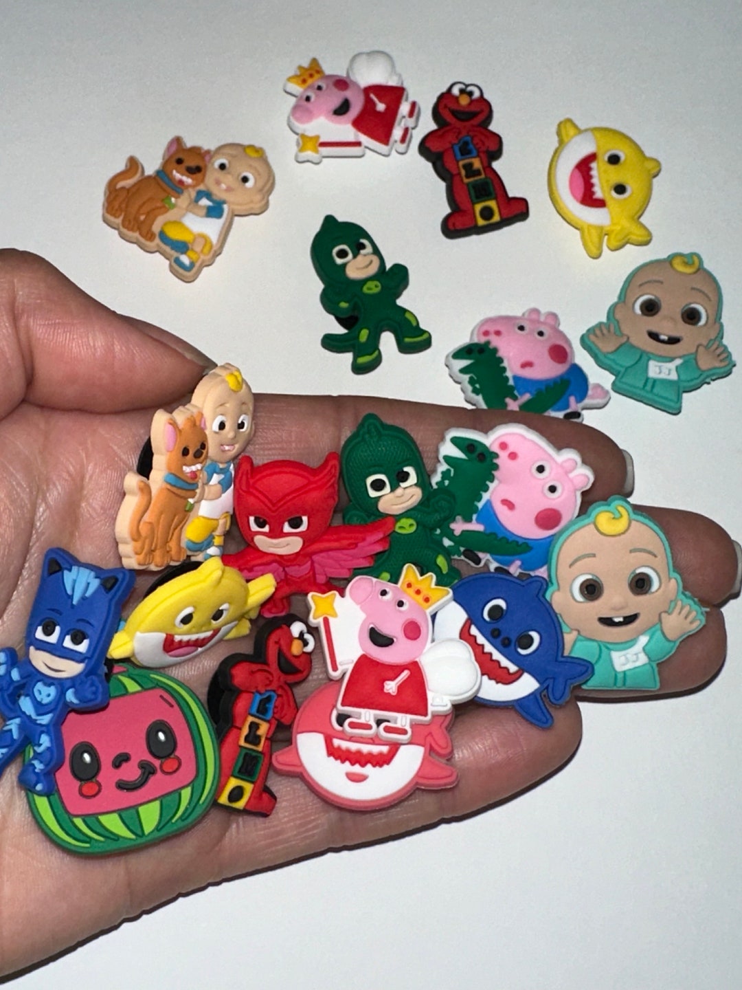 Niuhong Lot De 28 Breloques De Chaussures Pour Enfants - Breloques - Décoration De Dessin Animé - Décoration De Chaussures En PVC - Bracelet Mignon