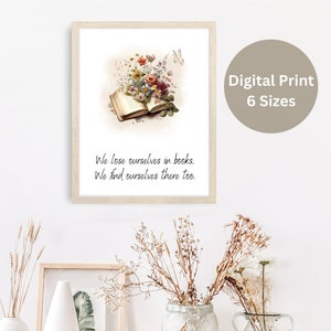 Puede incluir: Una cita imprimible sobre libros con una ilustración de un libro abierto con flores en la parte superior. La cita dice "Nos perdemos en los libros. Nos encontramos allí también."