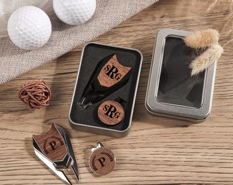 Juegos de golf personalizados para padrinos de boda con marcador de bola grabado y herramienta para cortar chuletas. Regalos de golf personalizados para hombres, accesorios de césped para bodas.