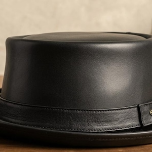 Black Handmade leather English style Pork Pie Hat Jazz SKA Rocky Movie Fedora Pork Pie Style Hat Genuine Leather Steampunk Rocker Unisex