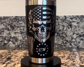 Nosotros, el pueblo, hogar del patriótico libre, vaso de acero inoxidable con revestimiento de polvo negro de 20 oz