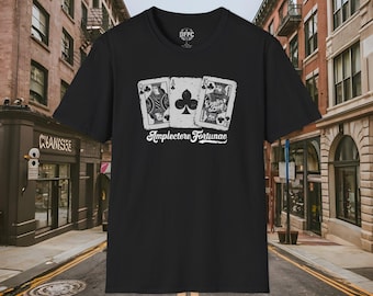 Embrace Fortune - Amplectere Fortunae - Colección Dealer's Fault Poker Club - Camiseta unisex Softstyle