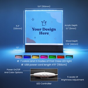 Pode incluir: Um letreiro luminoso personaliz&aacute;vel com um painel de acr&iacute;lico transparente e uma base de madeira. O letreiro apresenta uma coroa e o texto "Your Design Here". Tem 7 op&ccedil;&otilde;es de cor e 3 modos de luz LED, um cabo de alimenta&ccedil;&atilde;o USB e um controlador com 5 n&iacute;veis de brilho.