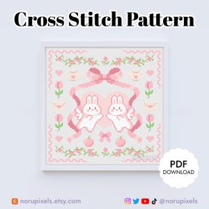 Könnte beinhalten: Kreuzstichmuster mit zwei rosa Hasen mit Schleifen, umgeben von rosa Blumen, Herzen und Briefumschlägen. Das Muster befindet sich in einem weißen Rahmen mit dem Text "Cross Stitch Pattern" oben und "PDF DOWNLOAD" unten.