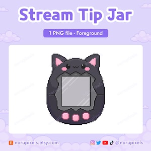 Peut inclure: Illustration numérique d'un Stream Tip Jar en forme de chat noir pixélisé. Le pot a un écran gris et des détails de boutons roses. Le texte "Stream Tip Jar" est en haut, avec "1 fichier PNG - Foreground" en dessous. Le nom de la boutique Etsy et les réseaux sociaux sont en bas.