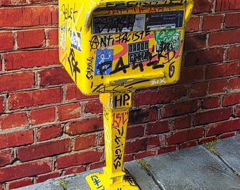 1/12 Scale Miniature French Post Box – Diorama | Custom Graffiti Finish