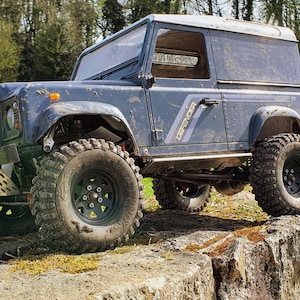 Zestaw pasów bocznych do modelu D90 RC Crawler w skali 1/10.