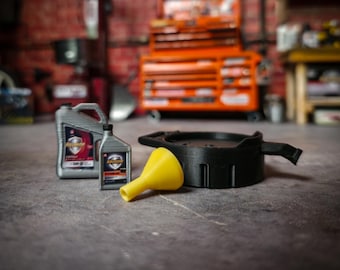 1/10 Scale RC Workshop Oil Change Set | RC Crawler Garage Diorama Accessories | Scale Miniature Oil Drain Pan & Funnel