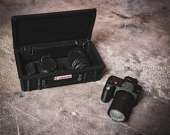 1/10 Scale Mini Canon Camera & Accessory Box – RC Diorama Prop | Workshop, Studio Scene