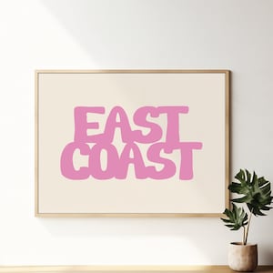 Ostküste Druck Küsten Wandkunst Küsten Cowgirl Strand Dekor ästhetischer Digitaldruck Trendige druckbare Wandkunst rosa Text Plakat Ozeandruck