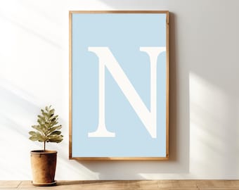 文字「N」ライトブルーの保育園用プリント、イニシャルウォールアート（デジタルダウンロード）