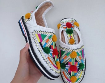 Zapatillas bereberes - Amazigh - Marruecos Cuero para mujeres y hombres, bordado con hilo de algodón de colores, Hecho a mano, Zapatillas Amazigh, Belgha
