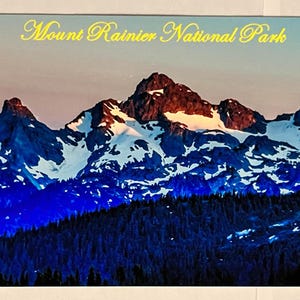 Parc national des montagnes Rainier. Cartes postales surdimensionnées The Scenic Skyline.  Lot de 5 cartes postales. Dimensions : 9 x 4 pouces, 10 x 4 pouces.