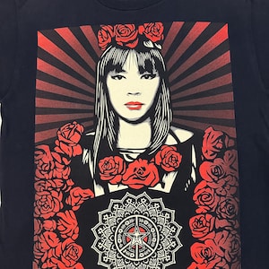 Vintage 2000s Y2K Obey Giant Shepard Fairey Rose Girl Graphic T-Shirt, M L NEW